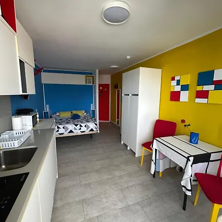 Estudio Mondrian شقة فندقية *